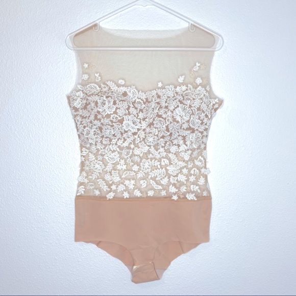 Fanfaronada Ecru Lace Bodysuit - Picture 3 of 7
